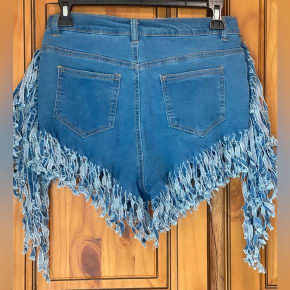 Daisy Sz S Boho Western Stretch Medium Wash Fringe Denim Jean Shorts NWT - Picture 3 of 5